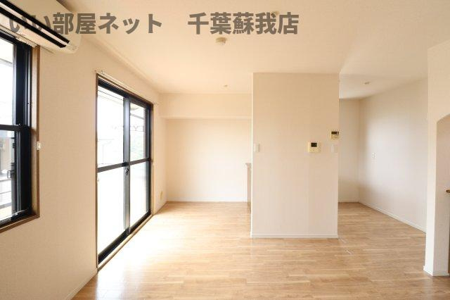 ウィステリアおゆみ野　Ｅの居間・リビング|ゆったり過ごせるリビングです