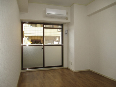 【居間・リビング】 | ノルデンハイム淡路 | きれいなお部屋です