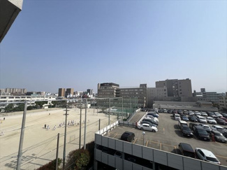 【展望】 | 周辺に高い建物・視界を遮る建物がないので眺望◎日当り風通しもGOOD♪