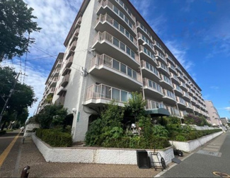 【外観】 | 高宮駅まで徒歩約7分でアクセスできるので通勤通学に便利です。近隣駐車場確保済みなので車をお持ちの方でも安心ですね