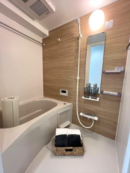 【浴室】 | ローレルハイツ高宮 | 浴室乾燥機能付きの浴室は、雨の日でも洗濯物をカラっと乾かせます。追焚機能も付けました