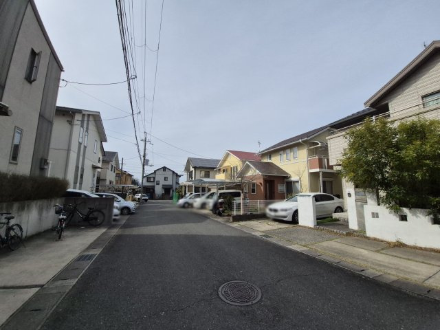 【前面道路含む現地写真】 | 亀岡　南つつじヶ丘大葉台一丁目　一戸建