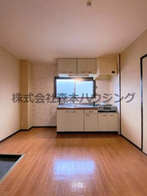 【居間・リビング】 | 　コスモハイツ | ゆったりとした居間です