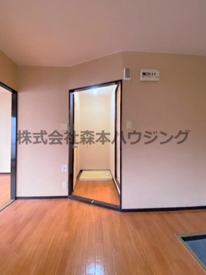 【居間・リビング】 | 　コスモハイツ | ゆったりとした居間です