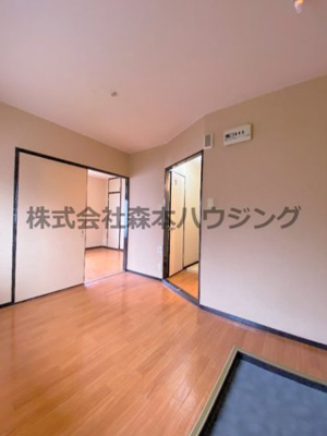 【居間・リビング】 | 　コスモハイツ | こちらの居間で趣味の時間をお楽しみください