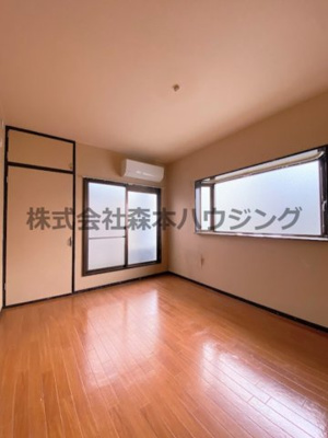 【洋室】 | 　コスモハイツ | 明るい洋室です