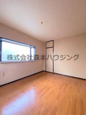 【洋室】 | 　コスモハイツ | 広々とした洋室です