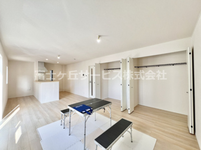 【居間・リビング】 | 御殿場市大坂 4期 新築一戸建て 1号棟 | 18帖のリビングダイニングです