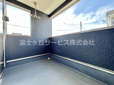 【バルコニー】 | 御殿場市大坂 4期 新築一戸建て 1号棟 | バルコニー付きです