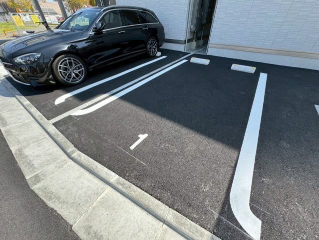 D-Luce黒田-EAST(ディールーチェ)の駐車場