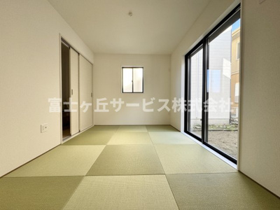 【和室】 | 静岡市清水区蒲原 9期 新築一戸建て 3号棟 | リビングの奥にある和室です