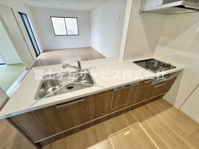 【キッチン】 | 静岡市清水区蒲原 9期 新築一戸建て 3号棟 | 広々としていてお料理がしやすいキッチンです