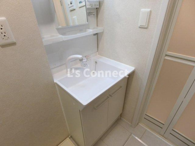 【洗面所】 | レジデンス南町 | 朝の支度もスムーズな独立洗面台。