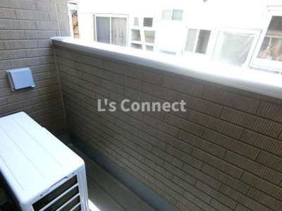 【バルコニー】 | レジデンス南町 | 晴れた日には洗濯物もたくさん干せます。