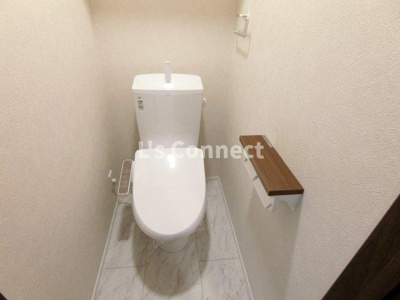 【トイレ】 | vogue house F | 温水洗浄便座付きのトイレ。