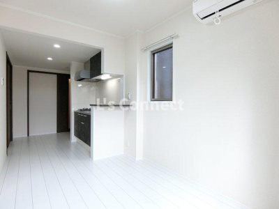 【居間・リビング】 | vogue house F | 角部屋で２面に窓があります。