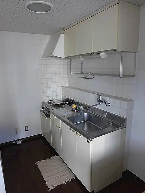 山梨県甲斐市 1棟マンションのキッチン