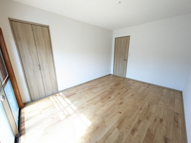 【洋室】 | 宗像市池田　戸建て | 収納スペースも設けられているため、居住スペースは広くお使いいただけます