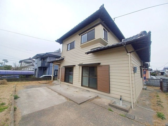 【外観】 | 宗像市池田　戸建て | 角地は陽当り・風通しが良く、人気の立地です。緑の豊かな落ち着いた住宅街です