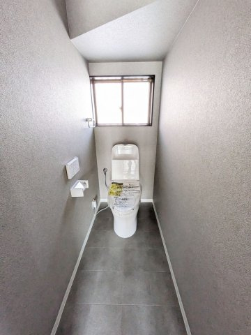 【トイレ】 | 宗像市池田　戸建て | いつも綺麗に清潔に！ウォッシュレット付きトイレです♪もちろん窓も付いてるので空気の入れ替えも楽にできます