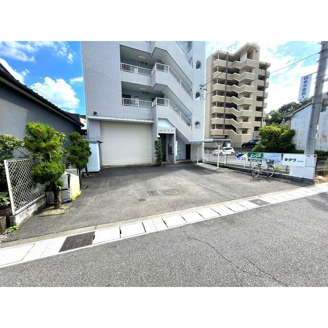 ハイツ庵の駐車場