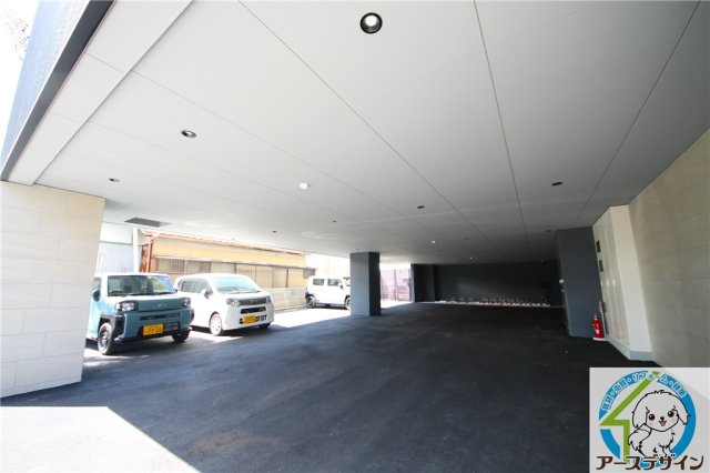 モレス・ヴィラ明石の駐車場