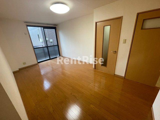 ヴォワール三和B棟の居間・リビング