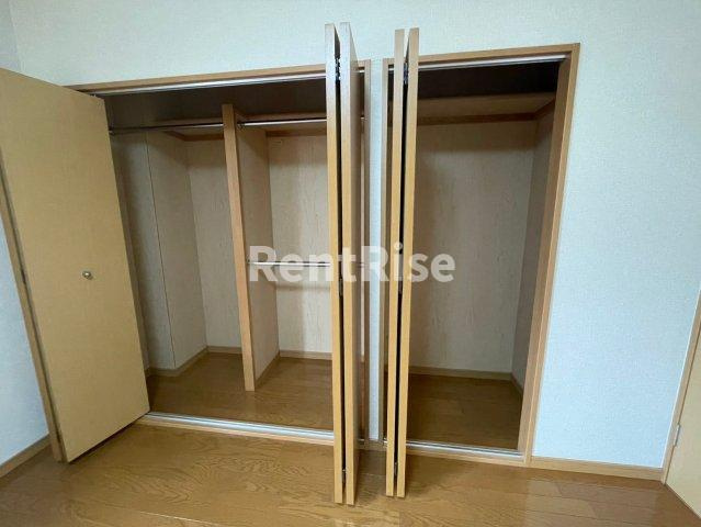 ヴォワール三和B棟の収納