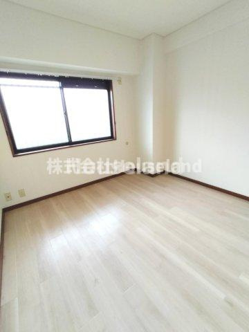 VIASACRA岩出の洋室