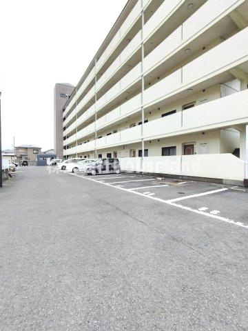 VIASACRA岩出の駐車場