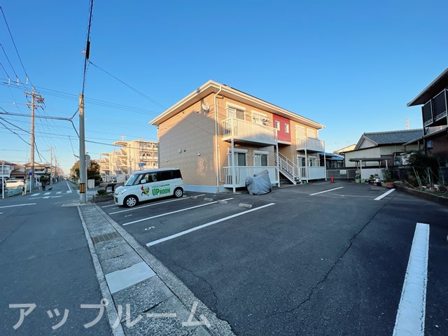 サン・メゾン山北の駐車場