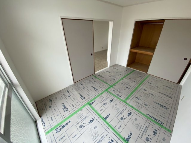 呉川町ハイツの玄関