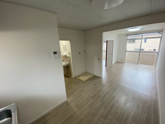 呉川町ハイツの居間・リビング