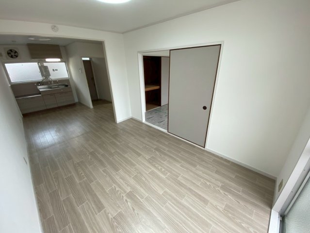 呉川町ハイツの居間・リビング