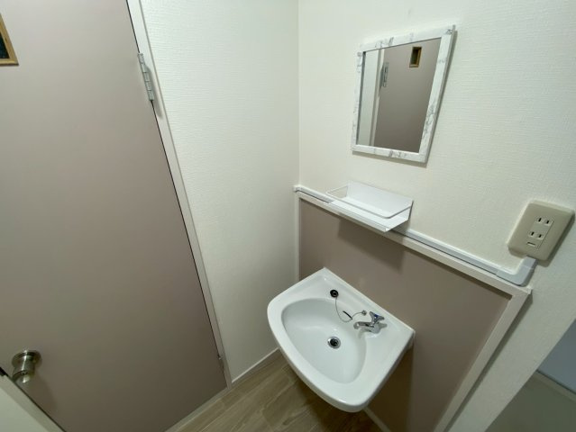 呉川町ハイツの洗面所