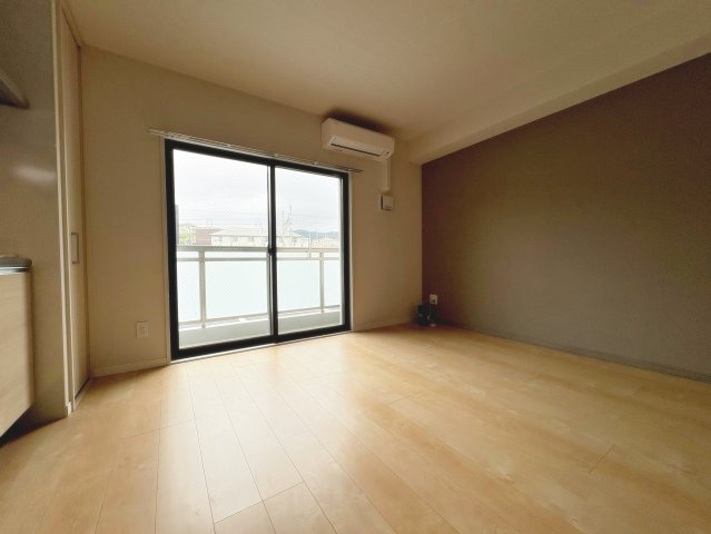 エルピスN5の居間・リビング|こちらのリビングで趣味の時間をお楽しみください