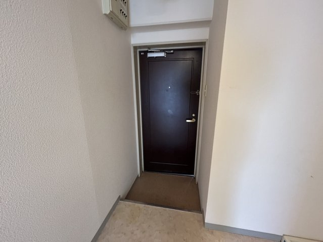 YKハイツ旭が丘の玄関