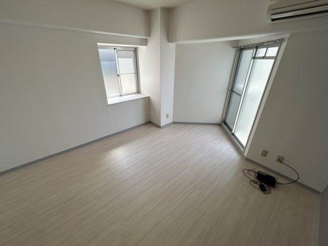 YKハイツ旭が丘の居間・リビング