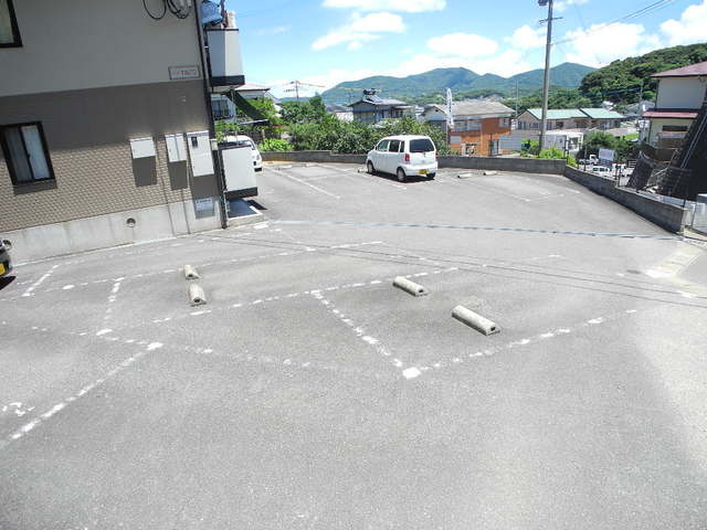 サニーヒルＴＯＧＩＴＳＵの駐車場