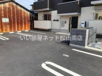 【駐車場】 | コモードＮ
