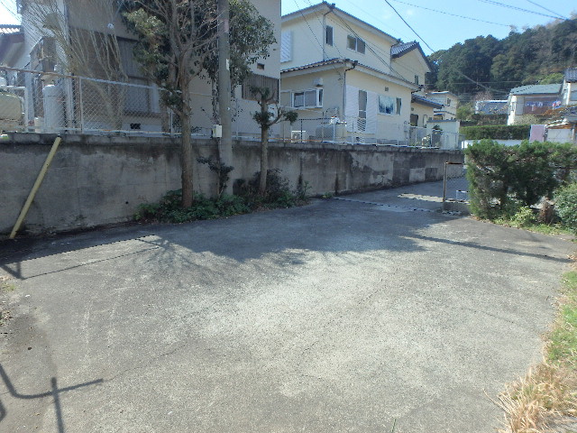 S1593H　6丁目中古住宅の駐車場