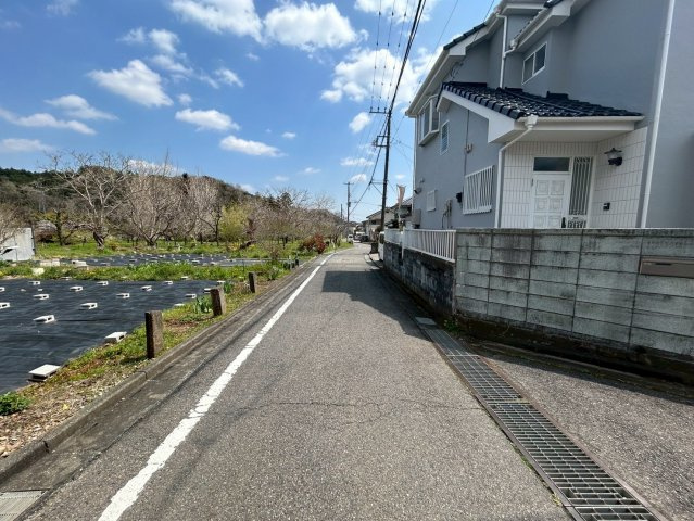 日の出町大久野　リフォーム住宅　P2台の前面道路含む現地写真