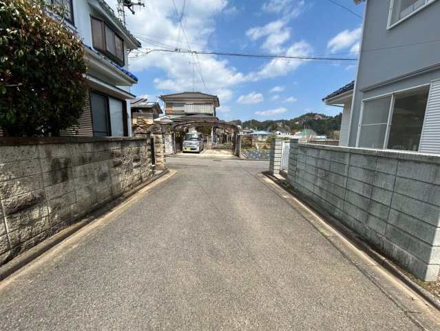 日の出町大久野　リフォーム住宅　P2台の前面道路含む現地写真