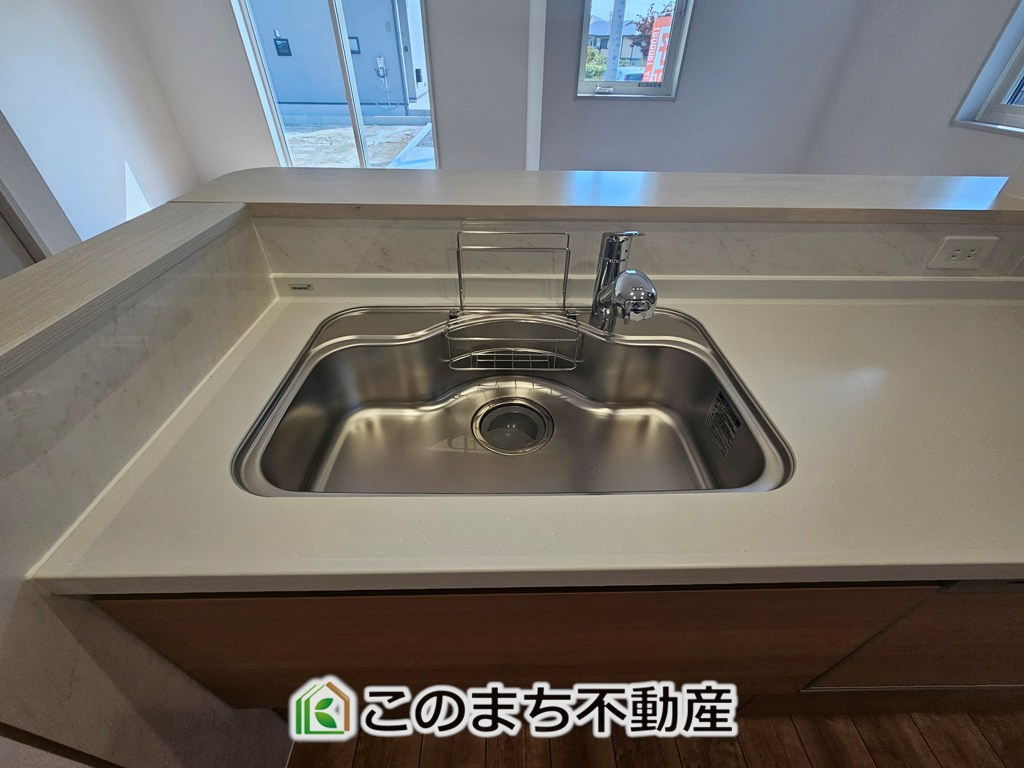 いろどりアイタウン宇都宮市岩曽町24-P1のキッチン|同社施工物件の写真です。※建具やフローリング、その他仕様が違う場合がございます。