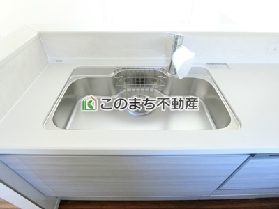 【キッチン】 | いろどりアイタウン宇都宮市岩曽町24-P1　1号棟 | 同社施工物件の写真です。※建具やフローリング、その他仕様が違う場合がございます。
