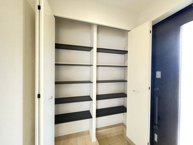 クレイドルガーデン八戸市多賀台 第5　２号棟の玄関