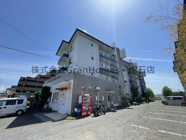 魚住コーポBの外観