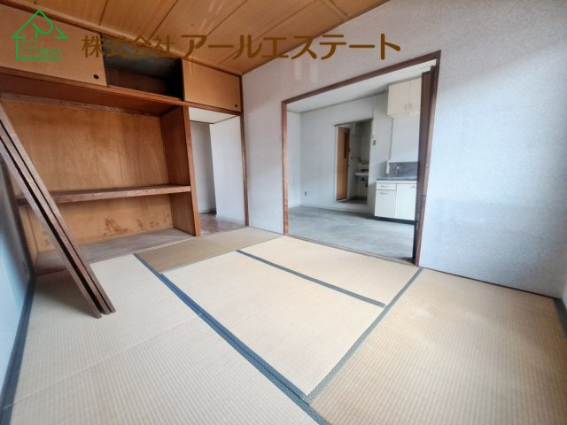 オリーブハイツ土山 2号棟  　JR「土山駅」徒歩6分の居間・リビング