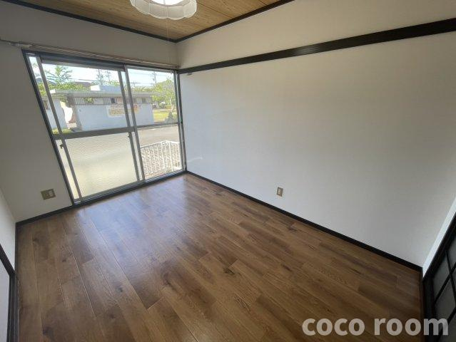 ビラ・アークル　Ｂの居間・リビング