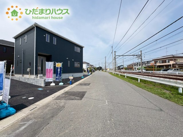 鴻巣市南第2　新築戸建　クレイドルガーデン02の前面道路含む現地写真